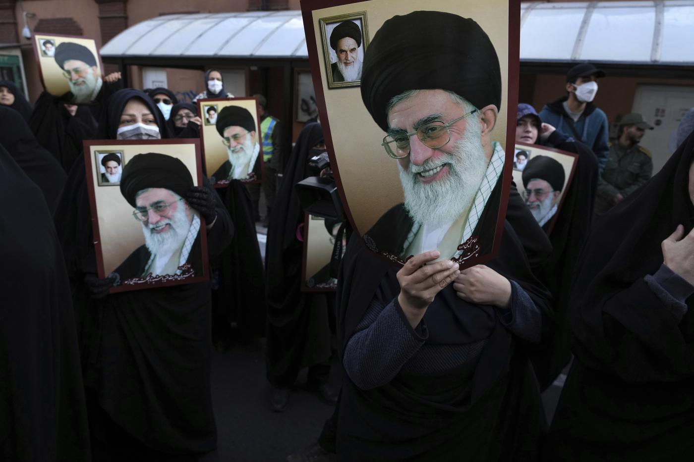 Iran, pasdaran minaccia Charlie Hebdo