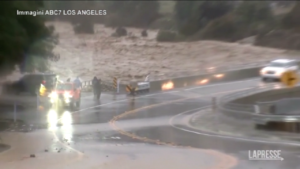 Usa, maltempo California: esonda il fiume Ventura