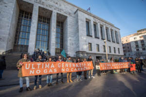 Milano, presidio attivisti clima al tribunale