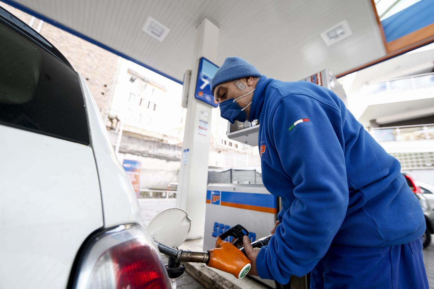 Carburanti, con ritorno accise +18,3 centesimi a litro