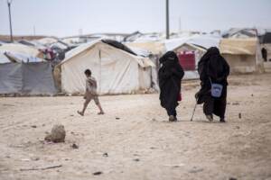 Spain repatriates 2 women, 13 children from Syrian camps