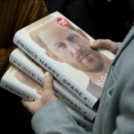Harry, fuori a mezzanotte le prime copie del nuovo libro