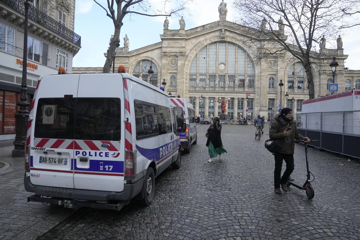 Parigi, attacco alla Gare du Nord: 6 feriti