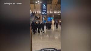 Parigi, attacco Gare du Nord: agenti in stazione