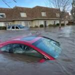 Usa, alluvione California: case e auto sommerse