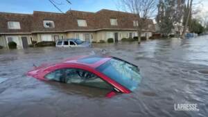 Usa, alluvione California: case e auto sommerse