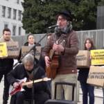 Lavoro, M5S e Skiantos: flash mob a Milano