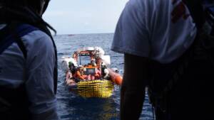 Migranti, Geo Barents verso Ancona: onde di 4 metri