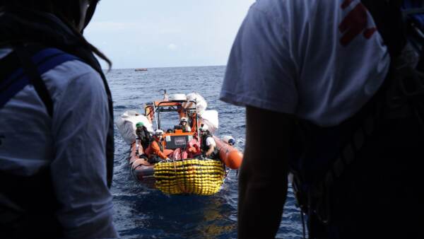 Migranti, Geo Barents verso Ancona: onde di 4 metri