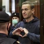 Navalny, la moglie: “Malato, ha bisogno cure”
