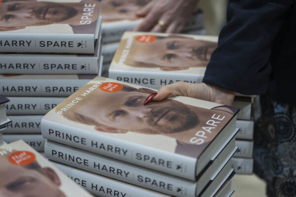 Londra, E' uscito il Libro del principe Harry Spare