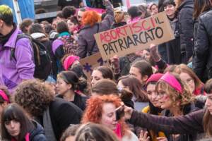 Roma, manifestazione contro la violenza di genere promossa da Non una di Meno