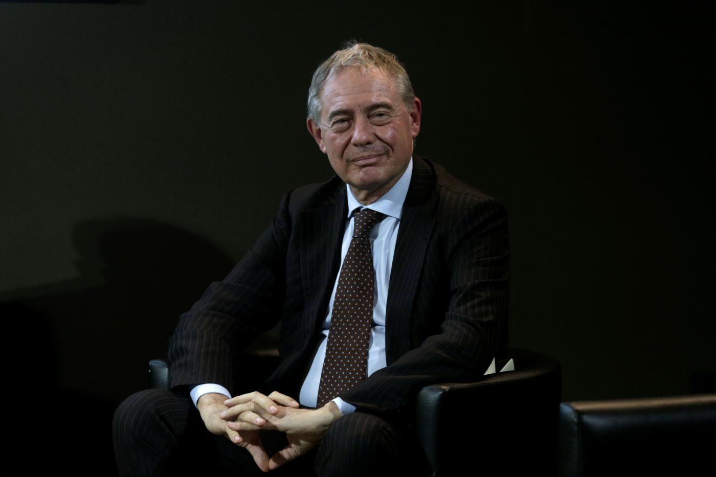 Carburanti, Urso: “Ipotesi intervento su iva” Carburanti, Urso: “Ipotesi intervento su iva”