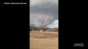 Usa, il tornado in Alabama catturato da un cellulare
