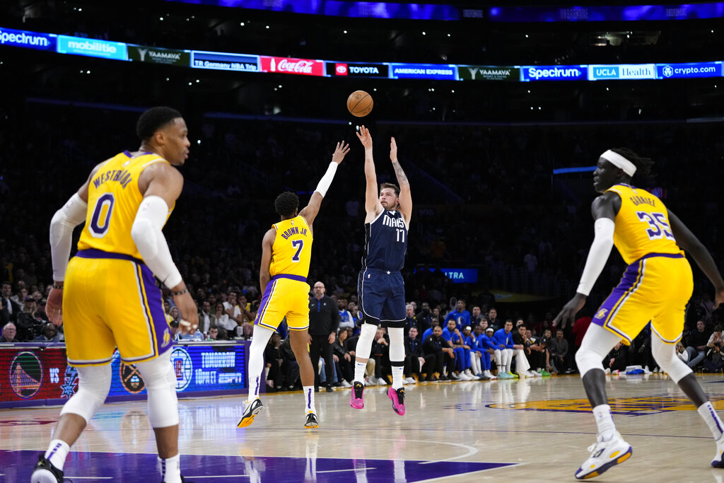 Nba, Doncic batte Lebron dopo due overtime