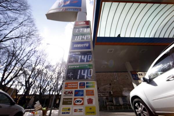 Carburanti, ancora in aumento prezzi alla pompa