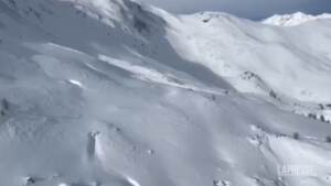 Val d’Aosta, muore scialpinista sotto valanga
