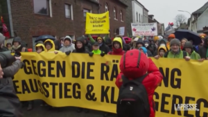 Lützerath, centinaia di ambientalisti in protesta