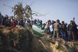 Nepal, precipita aereo con 72 persone a bordo
