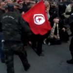 Tunisia, migliaia di persone in piazza contro il presidente Saied