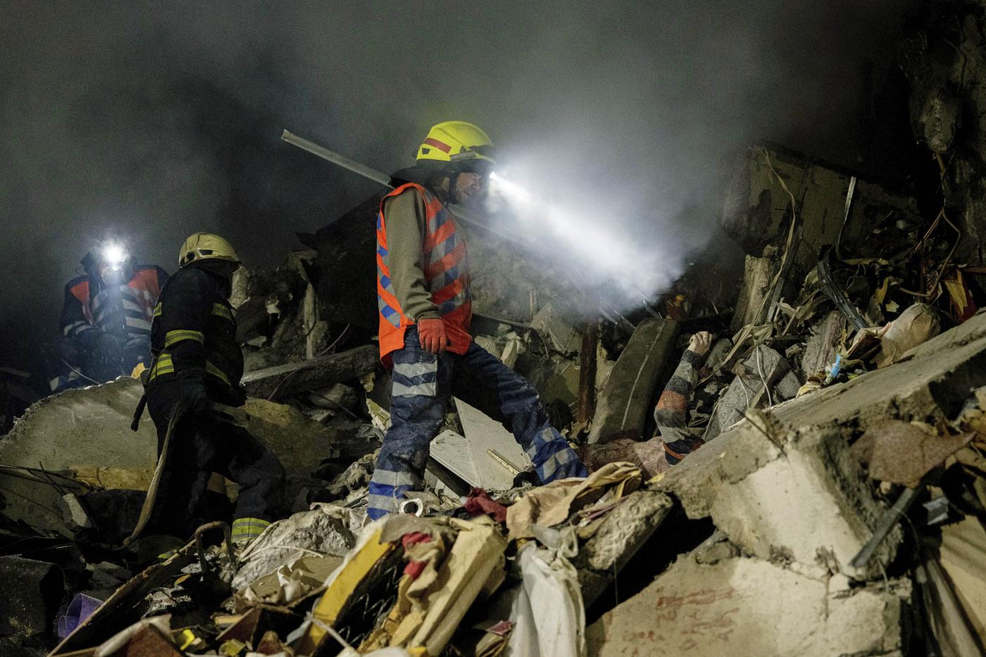 Ucraina, a Dnipro si scava ancora Ucraina, a Dnipro si scava ancora