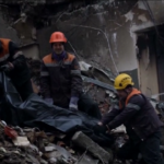 Ucraina, ancora scavi tra le macerie a Dnipro