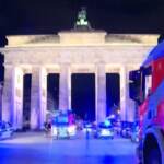 Berlino, limousine contro Porta Brandeburgo