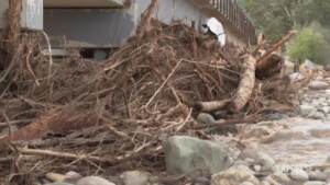 Maltempo Usa, detriti delle frane bloccano strade