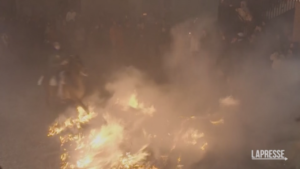 Spagna, a cavallo tra le fiamme per Sant’Antonio