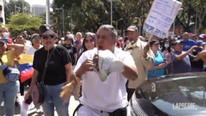 Venezuela, proteste a Caracas contro i bassi salari
