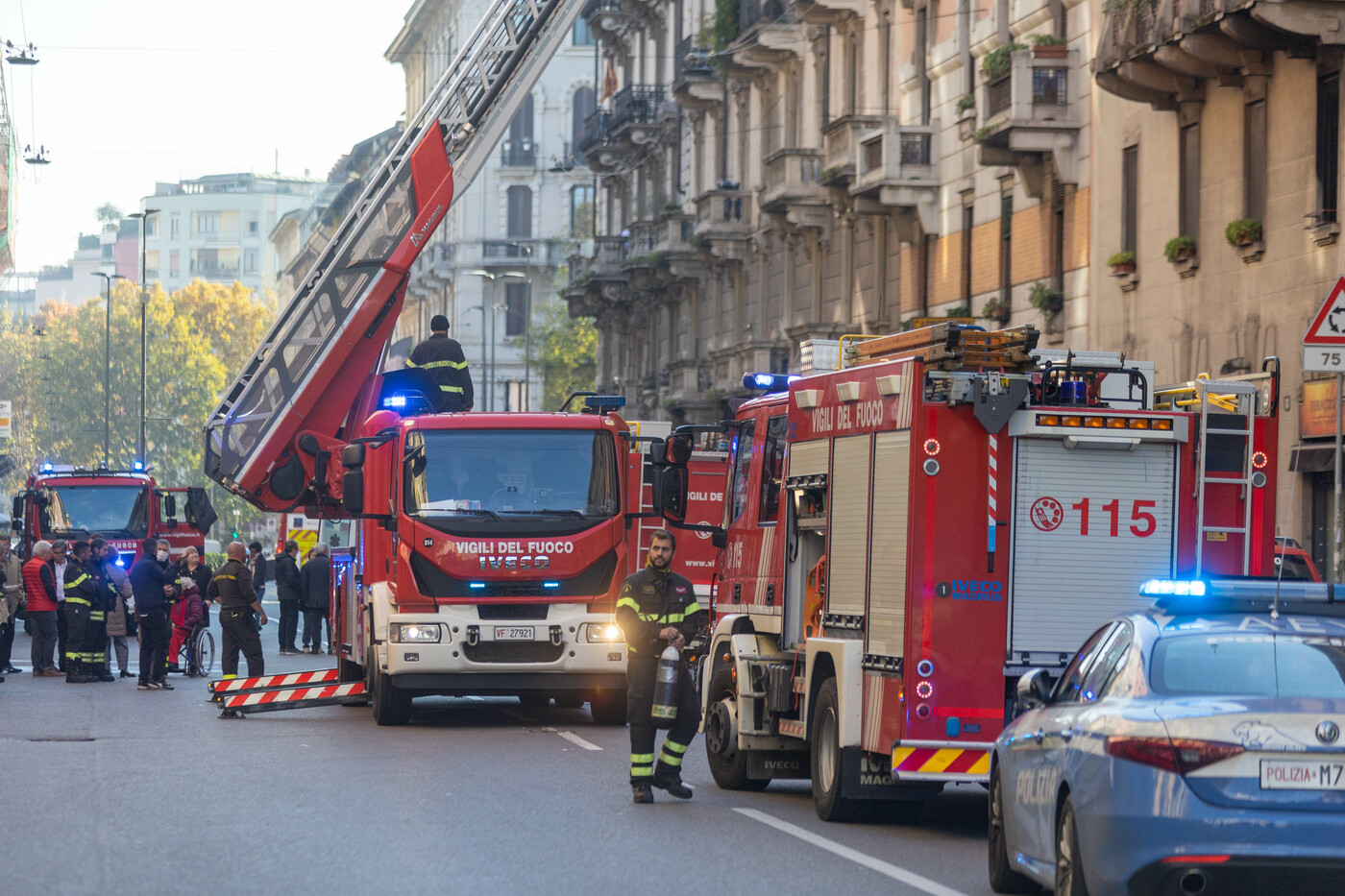 Milano, a fuoco palazzo storico Milano, a fuoco palazzo storico
