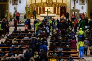 Fila di gente rende omaggio a Palermo a Biagio Conte il missionario morto nei giorni scorsi