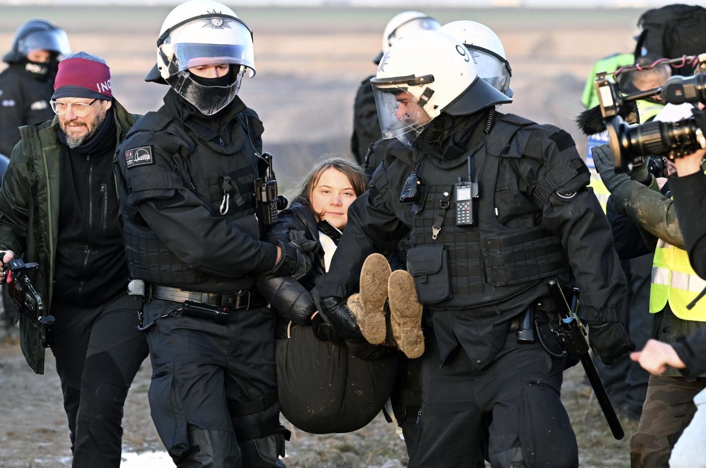 Greta Thunberg trattenuta da polizia a Lutzerath