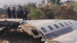 Nepal, restituiti a famiglie corpi vittime aereo