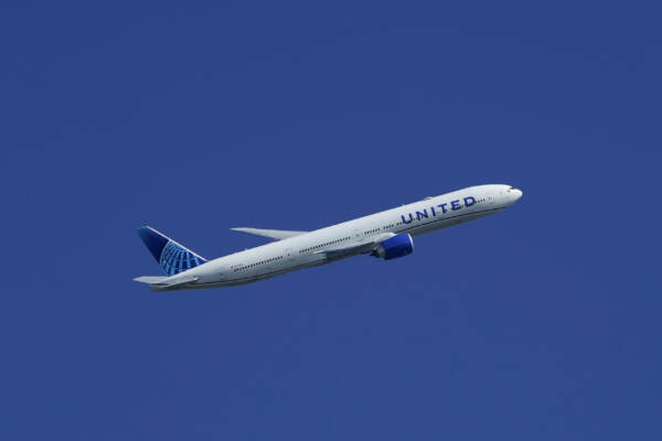 United Airlines posts $843 million profit, bullish on 2023