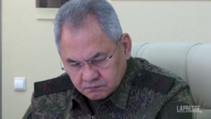 Ucraina, Shoigu visita le truppe