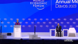 Davos, von der Leyen: “Abbiamo piccola finestra per investire in energia pulita”
