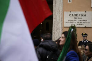 Flash Mob di Fratelli D’Italia per ringraziare l’Arma dei Carabinieri dopo arresto Matteo Messina Denaro