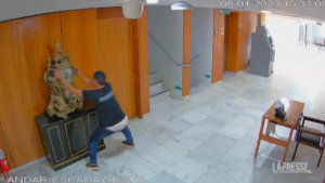 Brasile, assalto a Parlamento ripreso da telecamere sicurezza