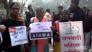 India, molestie su atlete: protesta a Nuova Delhi
