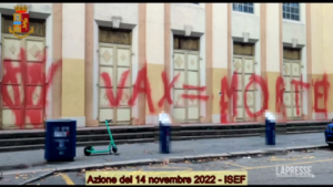 Torino, 6 autori scritte No Vax denunciati