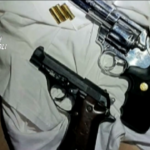 Napoli, armi e droga in casa: identificate 50 persone