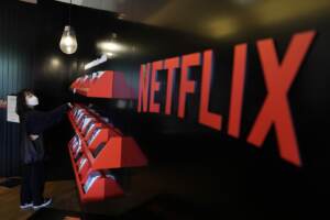 Netflix’s 4Q subscribers surge, long-time CEO passes baton