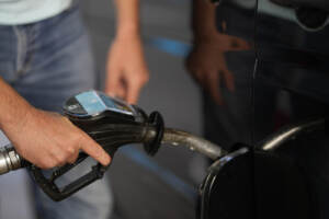 Regno Unito, tensione e code alle pompe di benzina a causa della mancanza di carburante