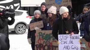 Clima, protesta attivisti a Davos: presenti Thunberg e Nakate