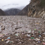 Bosnia, fiume Drina invaso dai rifiuti