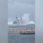 Ponza, traghetto in balia di onde alte 8 metri