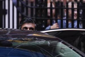 UK leader Rishi Sunak fined for failing to wear seat belt