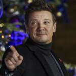 Jeremy Renner ha 30 ossa rotte