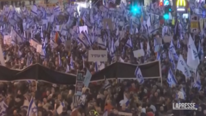 Israele, manifestazione contro governo Netanyahu a Tel Aviv